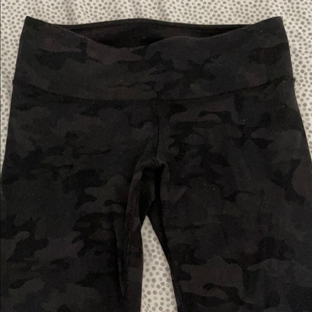 Lululemon camouflage camo Capri leggings 6